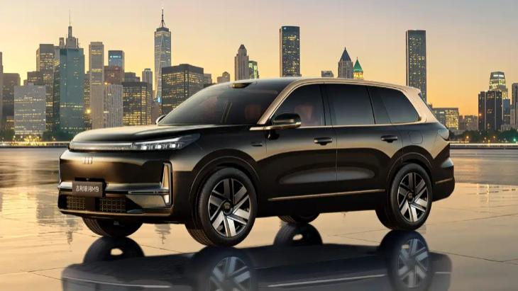 迈巴赫同款双拼色！车长5米2轴距超3米，这才是国产旗舰SUV