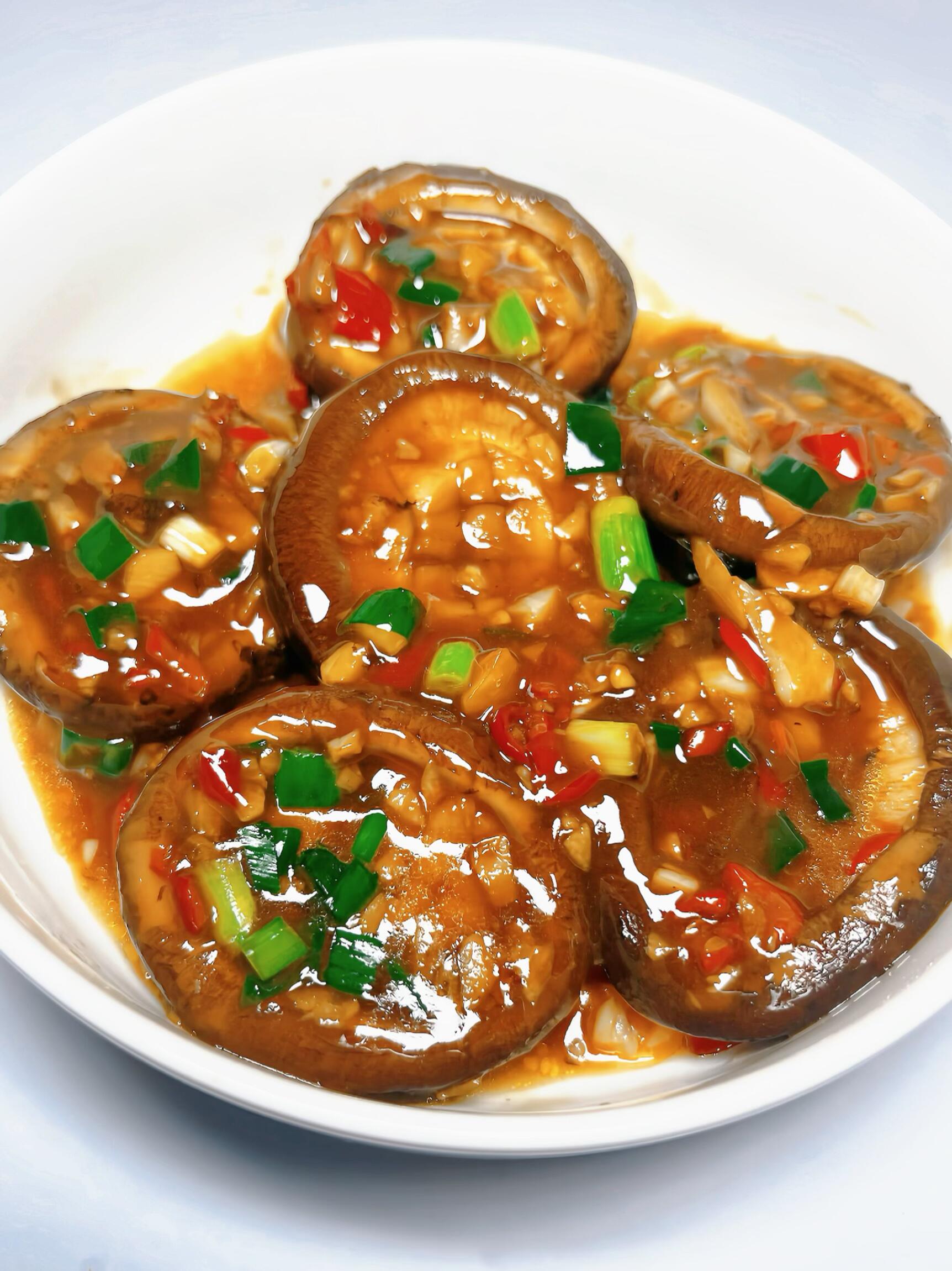 红烧香菇这么做，比肉还香！一口爆汁，减脂期也能放肆吃！

真的被这道红烧香菇香迷