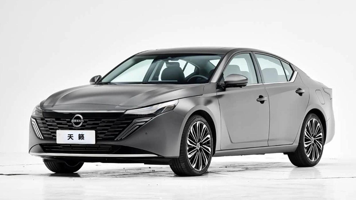 中型燃油家轿应该怎么选？天籁2026款鸿蒙座舱版到底实力如何？