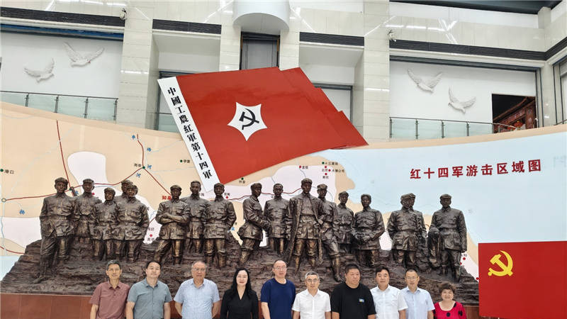 纸载百年星火 家风赓续赤魂——吴亚鲁烈士遗著捐赠纪实