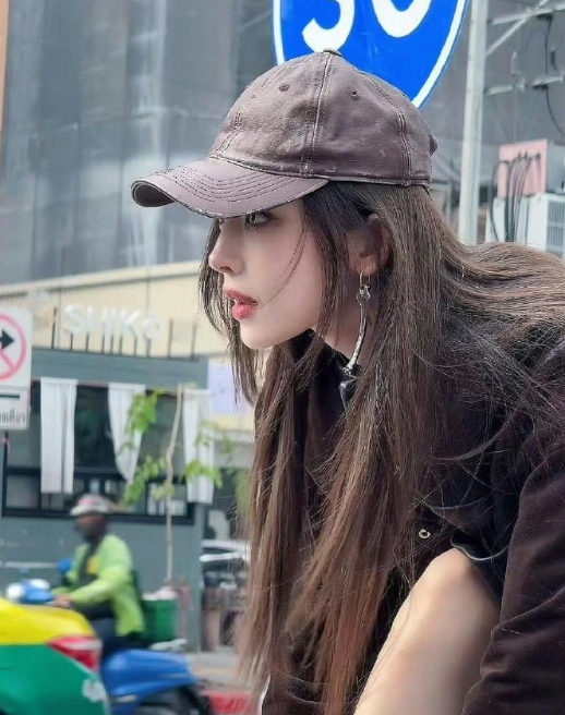 娜扎气质真能打，生图随便一拍都这么绝。 ​​​