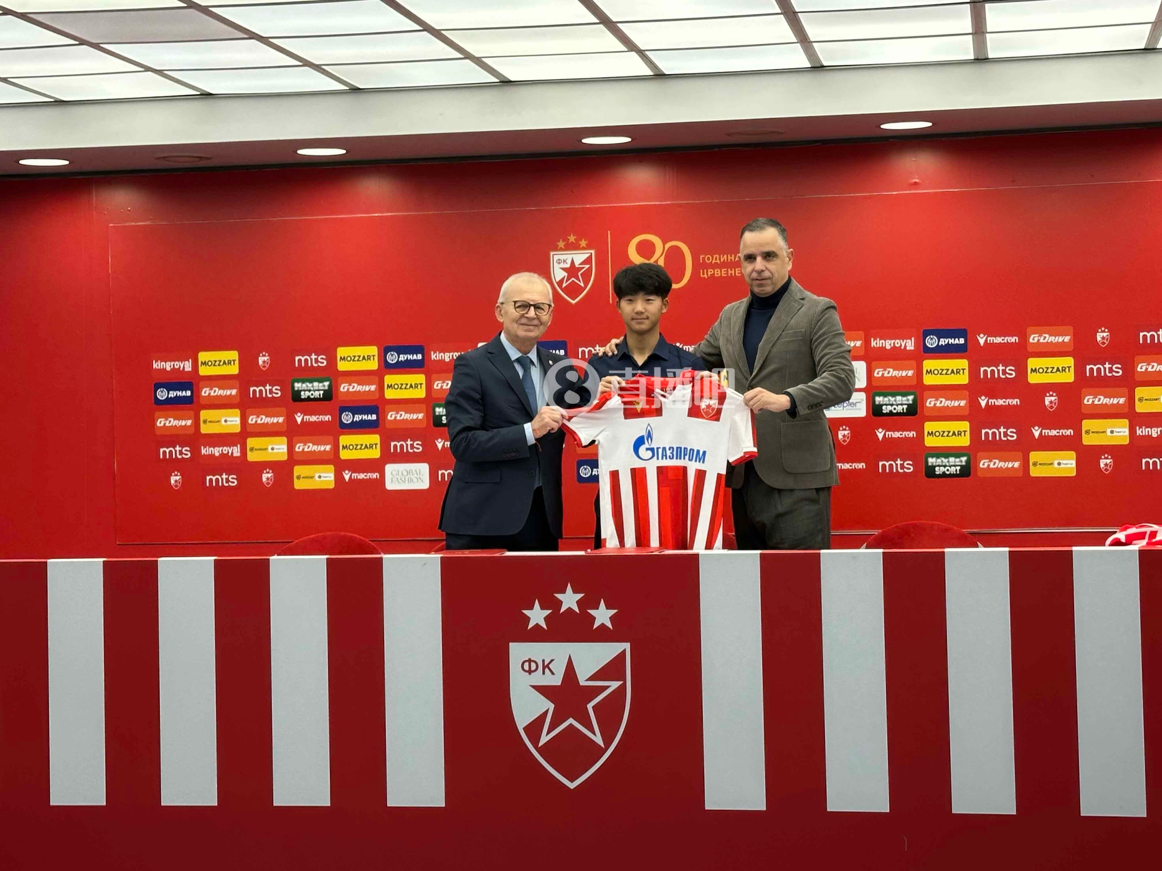 万项加盟贝尔格莱德红星，他是谁培养出来的？
又一个留洋好消息！U17国脚万项加盟