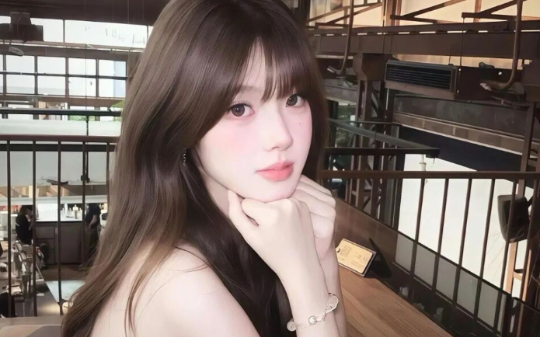 孕晚期刷到老公和小三备婚帖，她戴我送婆婆的七位数手镯，我成了她嘴里纠缠不清的前妻