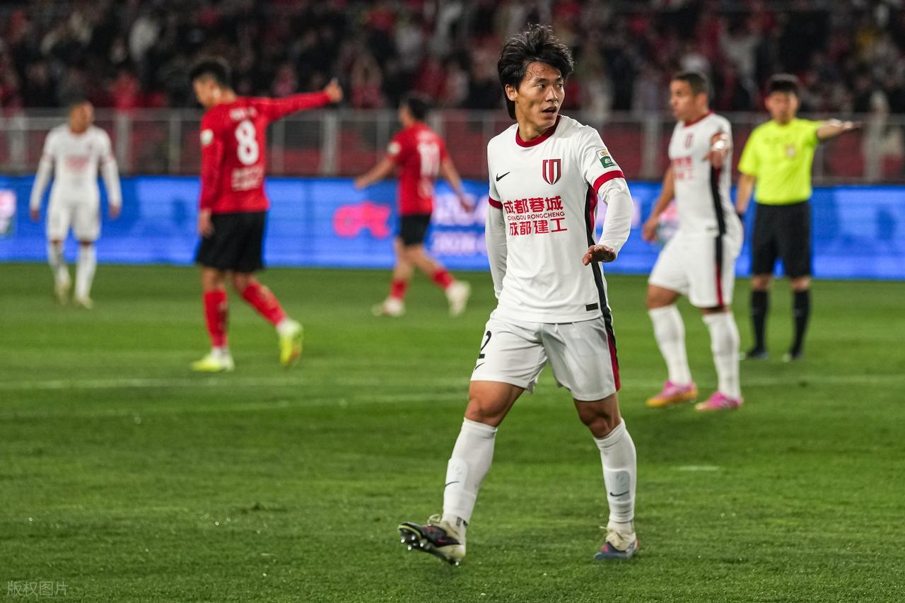1-0绝杀升班马，成都蓉城豪取7连胜领跑，费利佩倒挂金钩一剑封喉