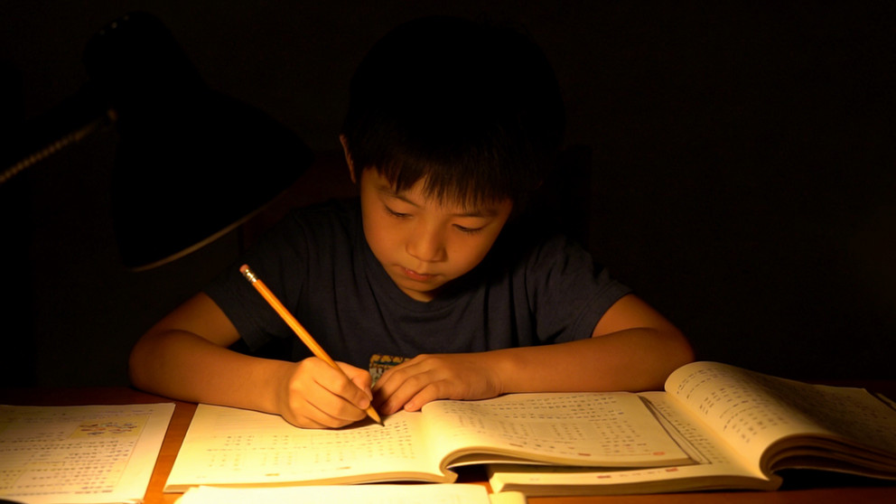 孩子写作业灯光很关键！护眼大路灯品牌推荐，安全又护眼