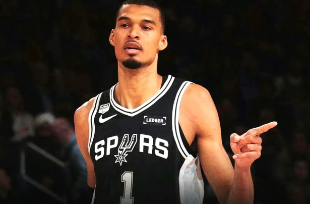 开局主场就连输两场，这在NBA总决赛历史上基本等于被判了死刑，从没有球队在这种情