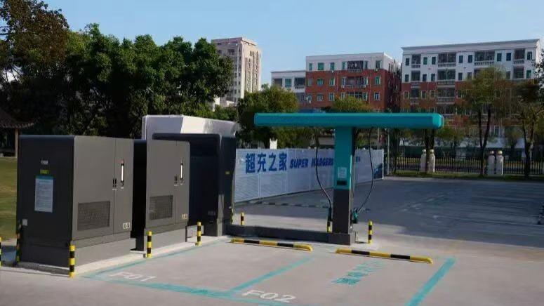 长期主义铸就核心竞争力 论坛点赞比亚迪技术创新