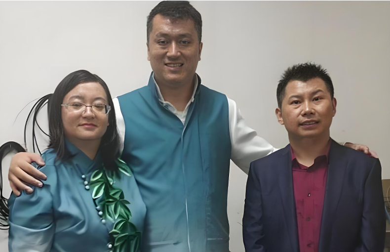 相声这个行当现在太吸引人了，郭德纲说过一句话：能把兴趣当作事业也干，你就是幸福的