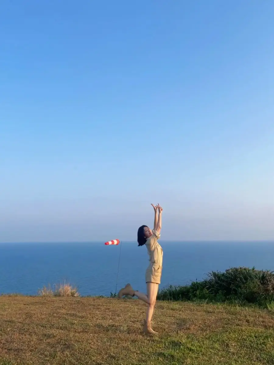 秦岚晒海边美照活力满满！