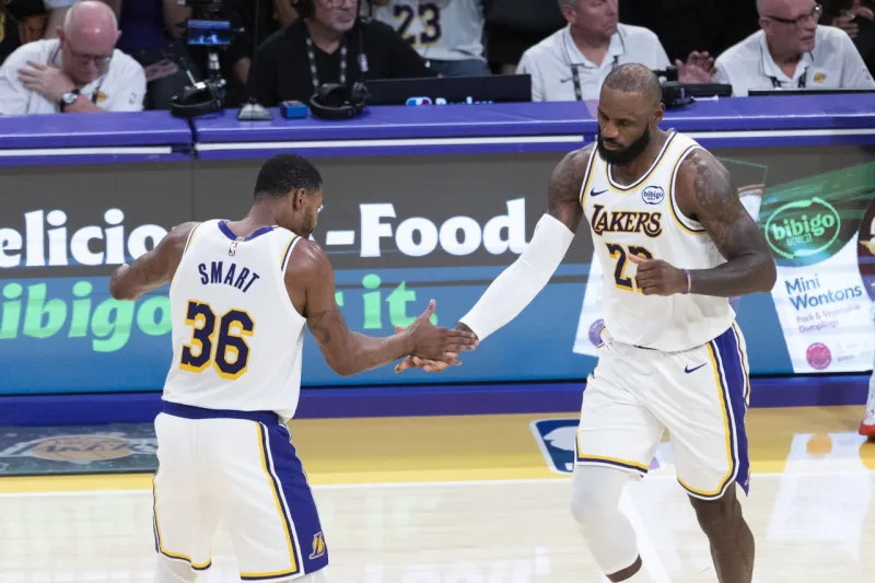 今日常规赛，湖人以101-73战胜太阳。

马库斯-斯马特谈及湖人带着核心球员伤