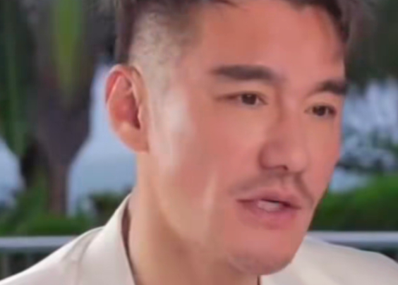 胡兵回应大家催他赶快生孩子的话题！

他说自己也曾经想要小孩，但是年纪已经53岁