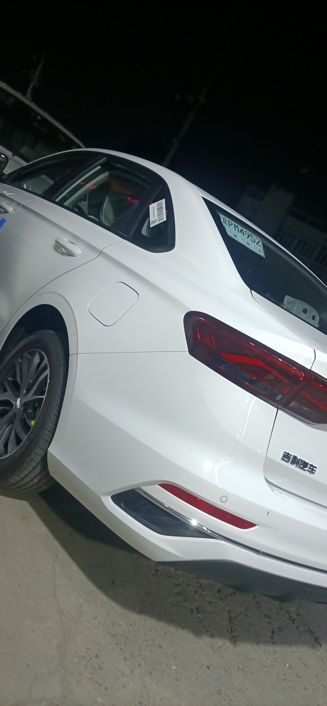 25款帝豪龙腾版车速120，车头左右平行摆谁知道怎么回事？