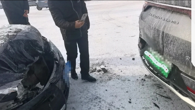 开车两年遭到一血
亲戚家住二环路，到刚左转进入二环路开头，突然觉得被撞了，我马上