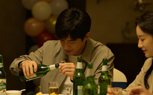我调回云州当市委书记，同学聚会班长让我倒酒，他说：“你混得最差”，话音未落，市长恭敬进门喊我书记…