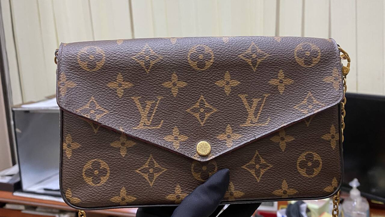 室友被渣男骗了假包，吓得我赶紧来鉴定未来婆婆送的LV！