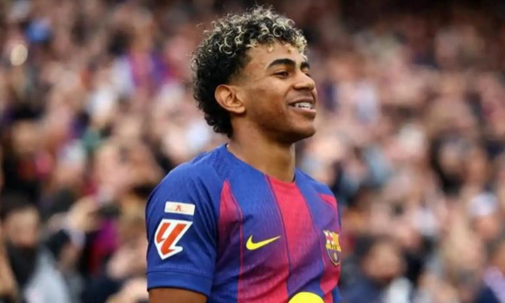 3月1日凌晨，德甲进行本轮的一场焦点战，拜仁3比2逆转多特蒙德，目前以11分的优