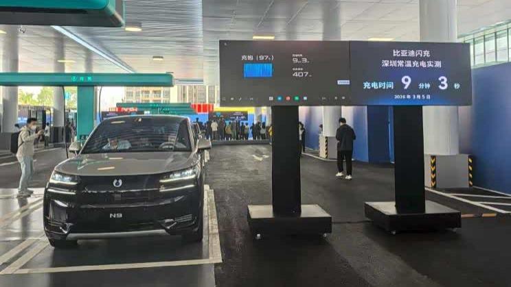 比亚迪第二代刀片电池：打破悖论，硬核闪充技术树立行业新标杆