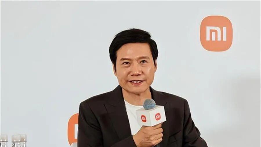 雷军建议将智驾操作纳入驾考——你同意吗？