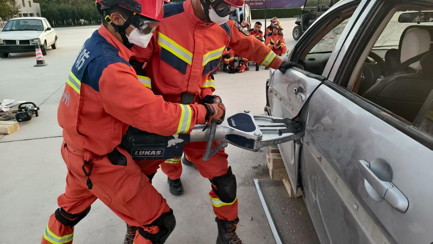 高空清洗从业者想提升安全技能？这套国家认证绳索培训高度适配