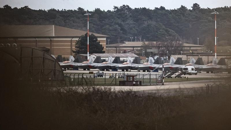 美对伊动武信号明显，伊方以军演测试多层火力打击能力回应