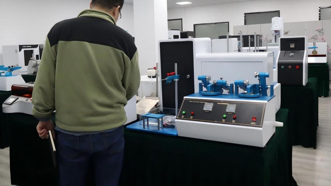 上海某公司到访上海傲颖智能科技有限公司参观纺织类检测仪器