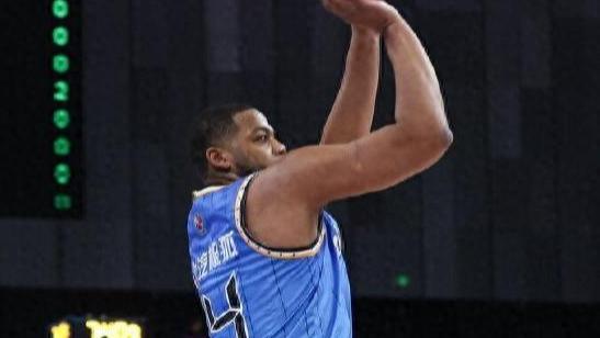 需要别人创造机会，这应该是对斯佩尔曼职业生涯的最大侮辱吧