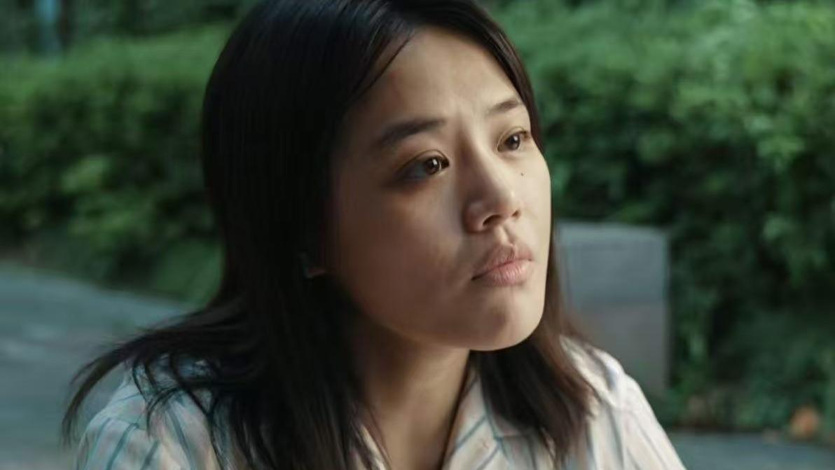 《她的盛焰》：明明是双胞胎却只活了一个人，女孩从此被父亲认为是怪物