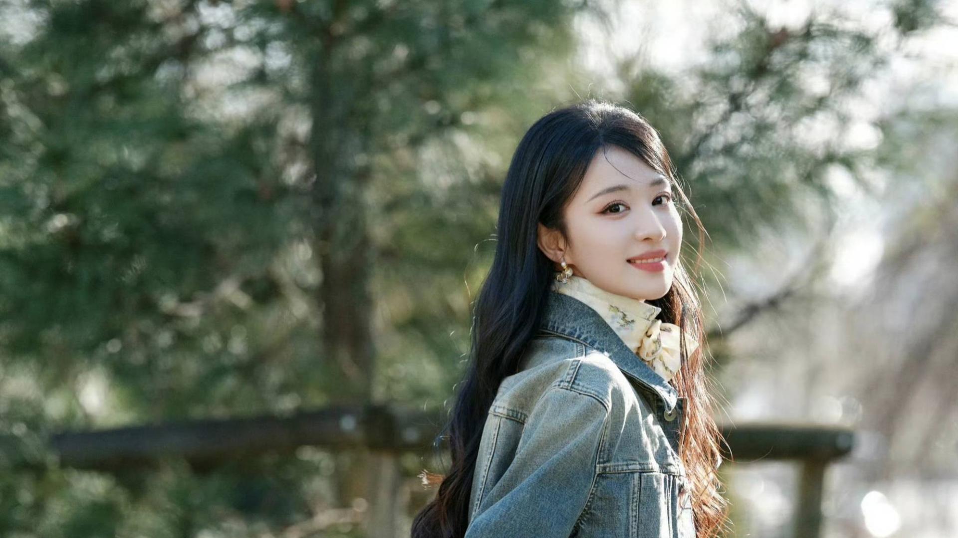 从古典舞者到时尚焦点，王楚然巴黎时装周大放异彩