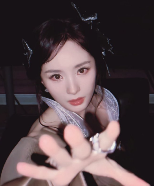 我也会一直在你身后看你闪闪发光