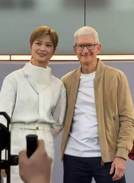 现在才明白，资本为啥那么喜欢李宇春，不是因为李宇春人气高，而是因为李宇春的格局与