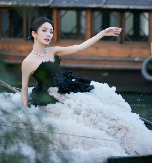 无论命运怎样扭曲拉伸，连接我们的那条曲线从未断裂