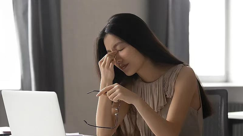 中年人看近久了眼睛疲劳是怎么回事？