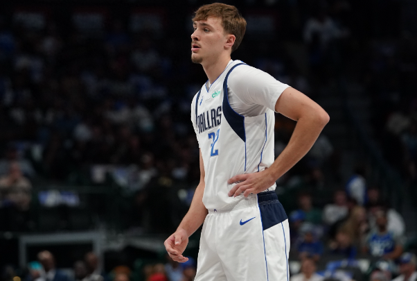 弗拉格不是持球大核型新秀，基德如果非要他兼备一号位智能，可能养废了

希望欧文复