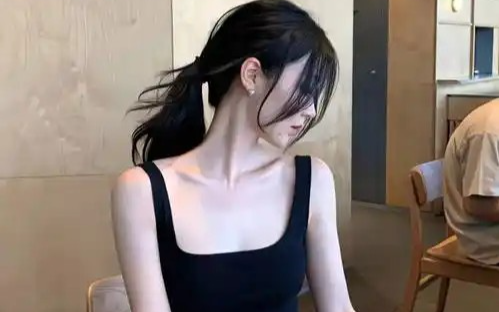 我替公婆养老八年，  公婆却把房子给了小叔子，我把账本拍在桌上：  八年的养老费，今天开始算利息