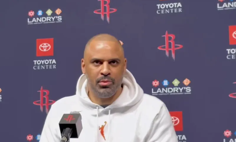 今日NBA常规赛，火箭将对阵尼克斯。

火箭主帅艾米-乌度卡接受了记者采访，谈到