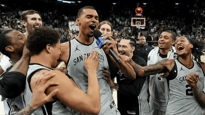 马刺现在还是老问题 缺二当家

福克斯关键时刻还是扛不住