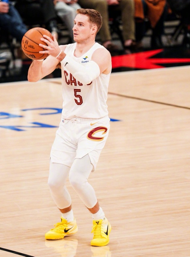 梅丽尔，季后赛你敢用？

白人投手，进不了大空位，意味着球队整个攻防两端都会被人