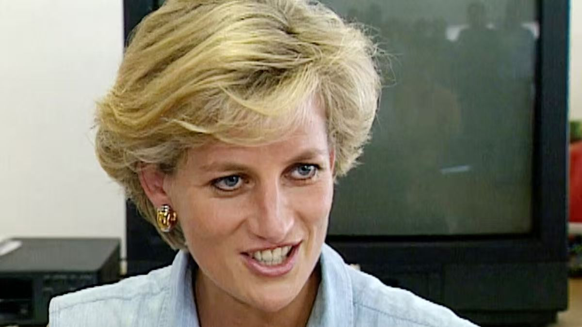 戴安娜离世前珍贵影像曝光，闯雷区做慈善却陷政治争议