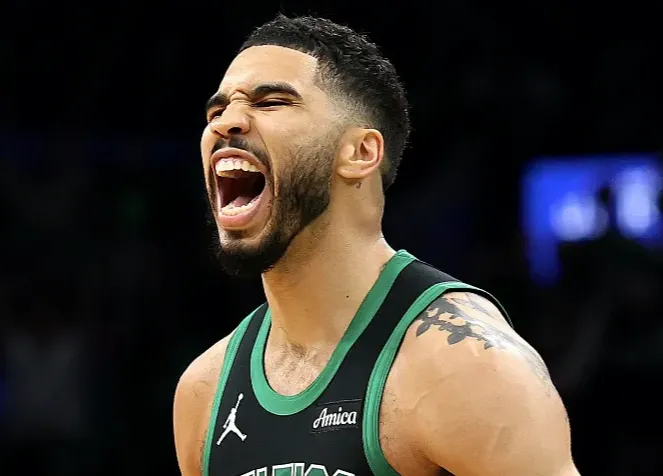 NBA常规赛凯尔特人以114-99战胜黄蜂

本场比赛，凯尔特人球员杰森-塔图姆