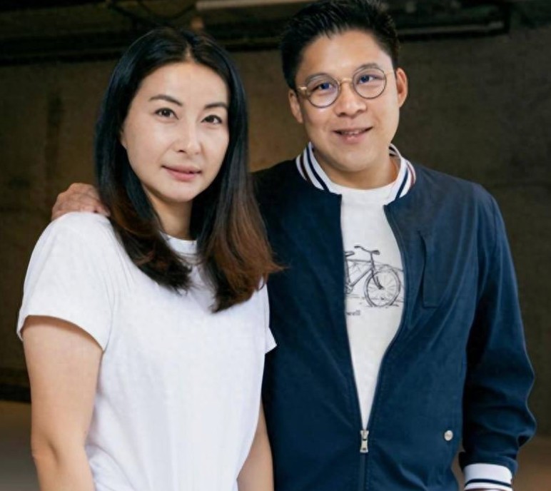 郭晶晶之所以能这么被人尊重，也是和她的家风家教以及她自我的修养是分不开的。
 