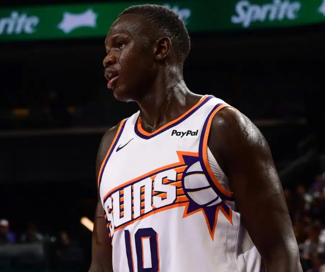 原来马鲁阿奇，7分7板就叫抓住机会了，你说雷诺那个数据我还觉得合理
非得拿着马鲁