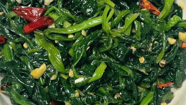 凉拌菠菜悄然走红，内娱餐桌上的极简健康符号