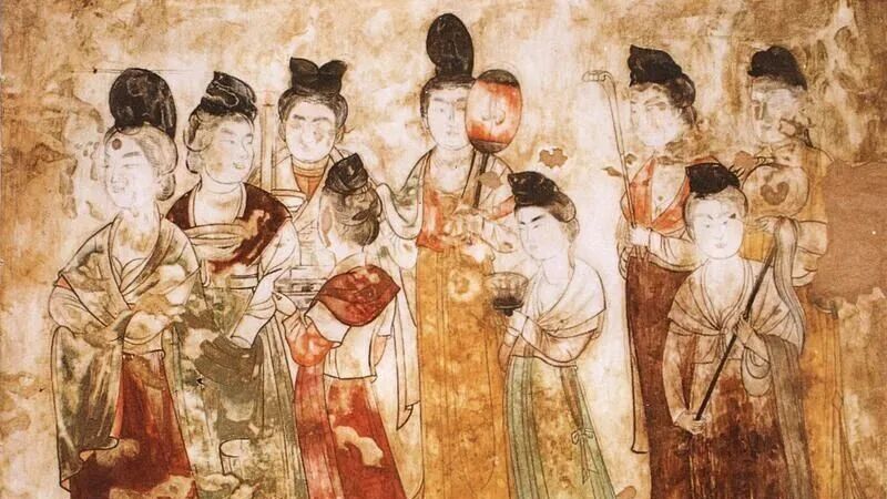 从遮遮掩掩到“粉胸半掩”：从中国女官服饰变迁史，看女性地位变化