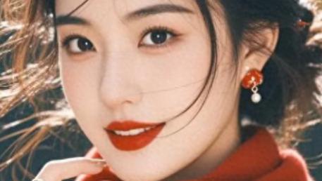 接吻时，中年女人有这些举动，说明她真动情了，不是随便玩玩