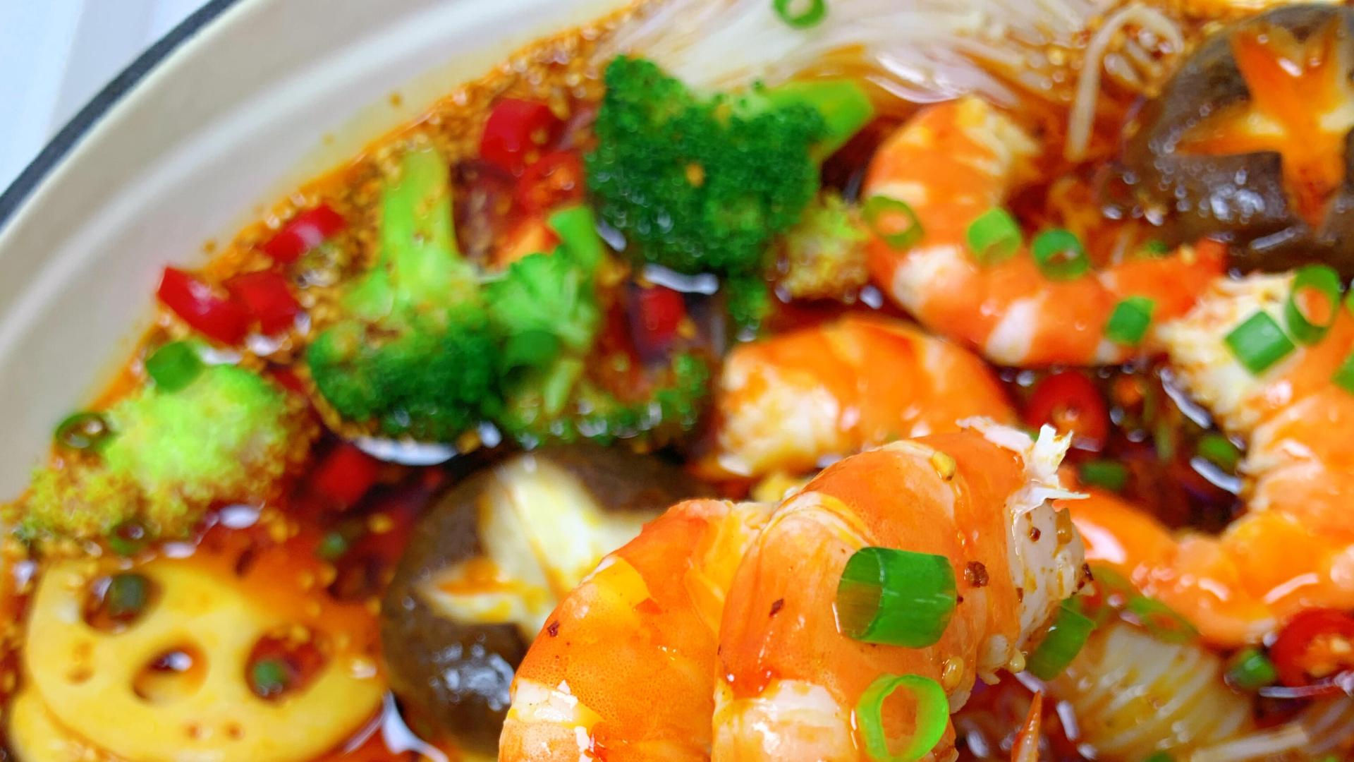 不用串串的钵钵鸡！红油汤底一拌，Q弹爽脆，麻辣过瘾，香迷糊了。