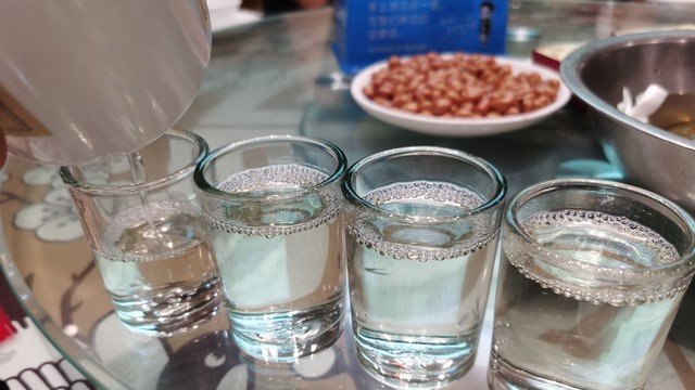 白酒避坑+趣谈：喝对不花冤枉钱，喝着还解闷