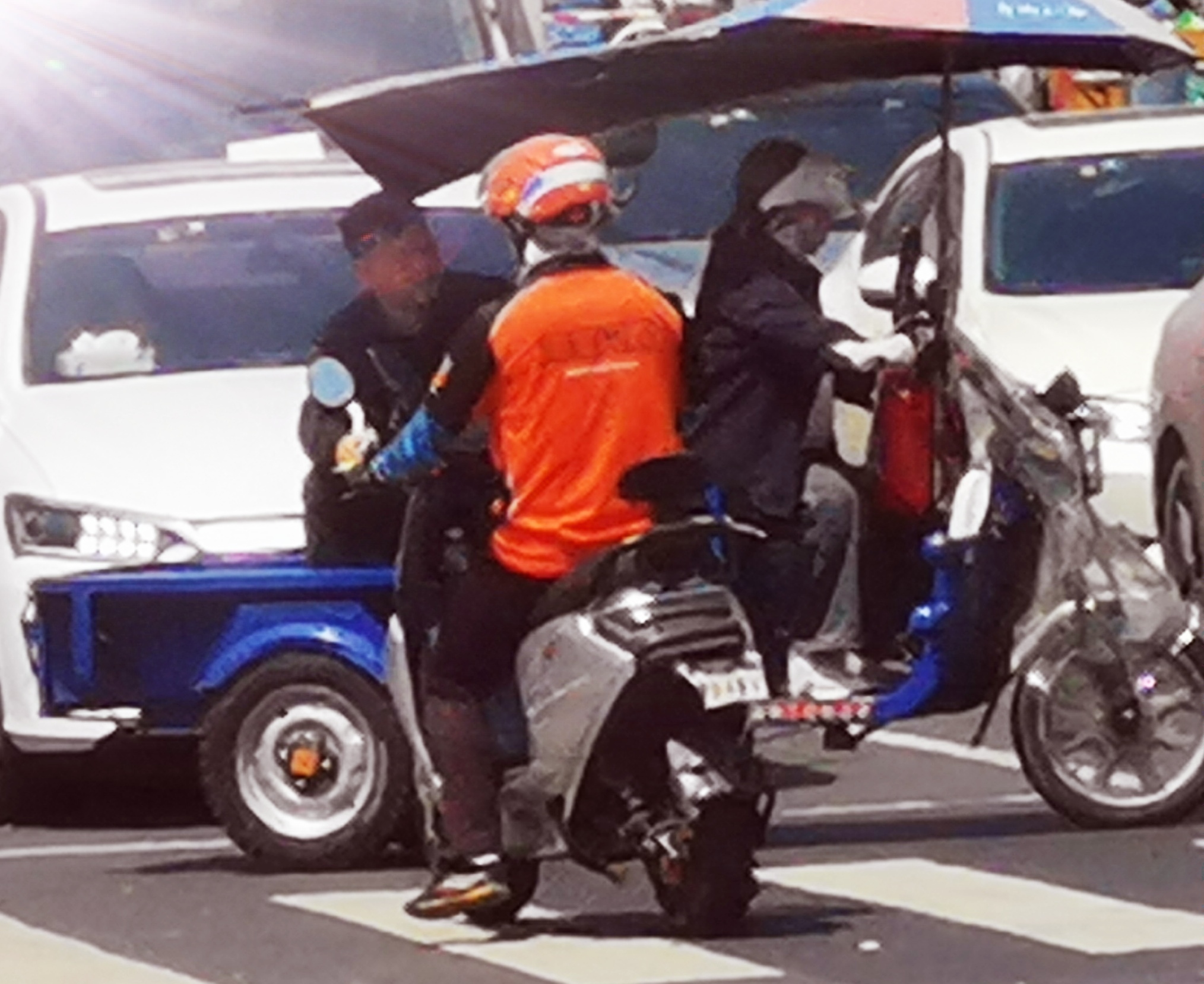 我刚微信拉黑了一个认识了十多年的前公司的一个同事，聊了个话题，让我感觉彼此的价值