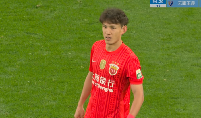 上海海港如履薄冰一般主场艰难战胜云南玉昆，积分从负分来到正1分。
2：1，依靠替