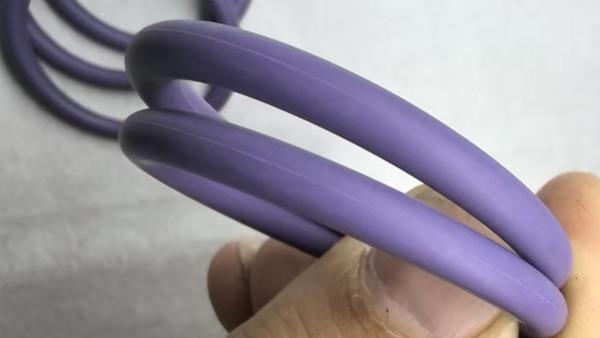 硅胶圈滚涂水性涂料用什么处理剂附着力好？
