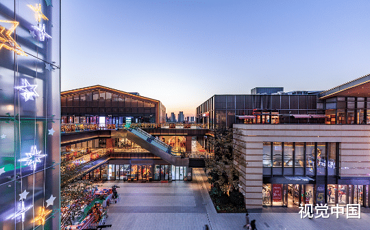 500亿的地只赔48万，所有人等他发火，他却问了一个没人想到的问题